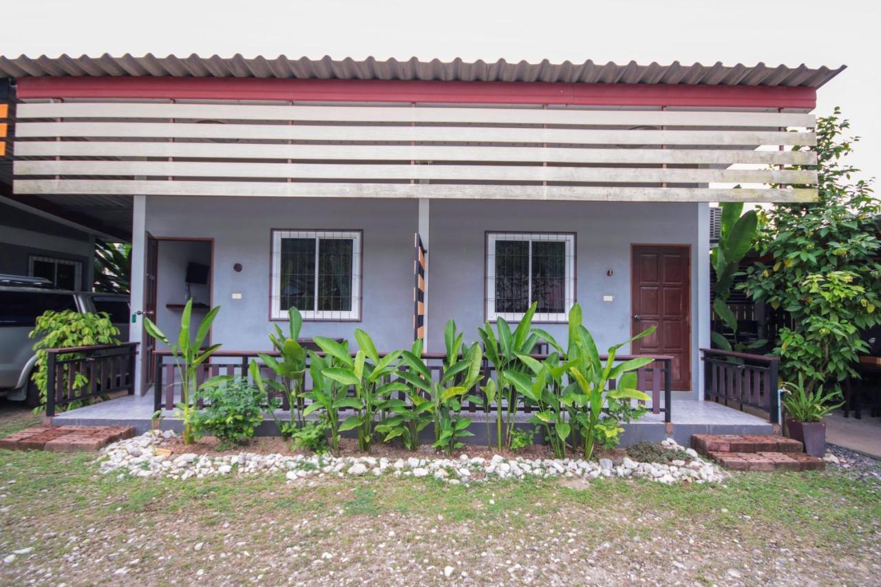 Oyo 75312 Banana Lodge Khao Lak Buitenkant foto