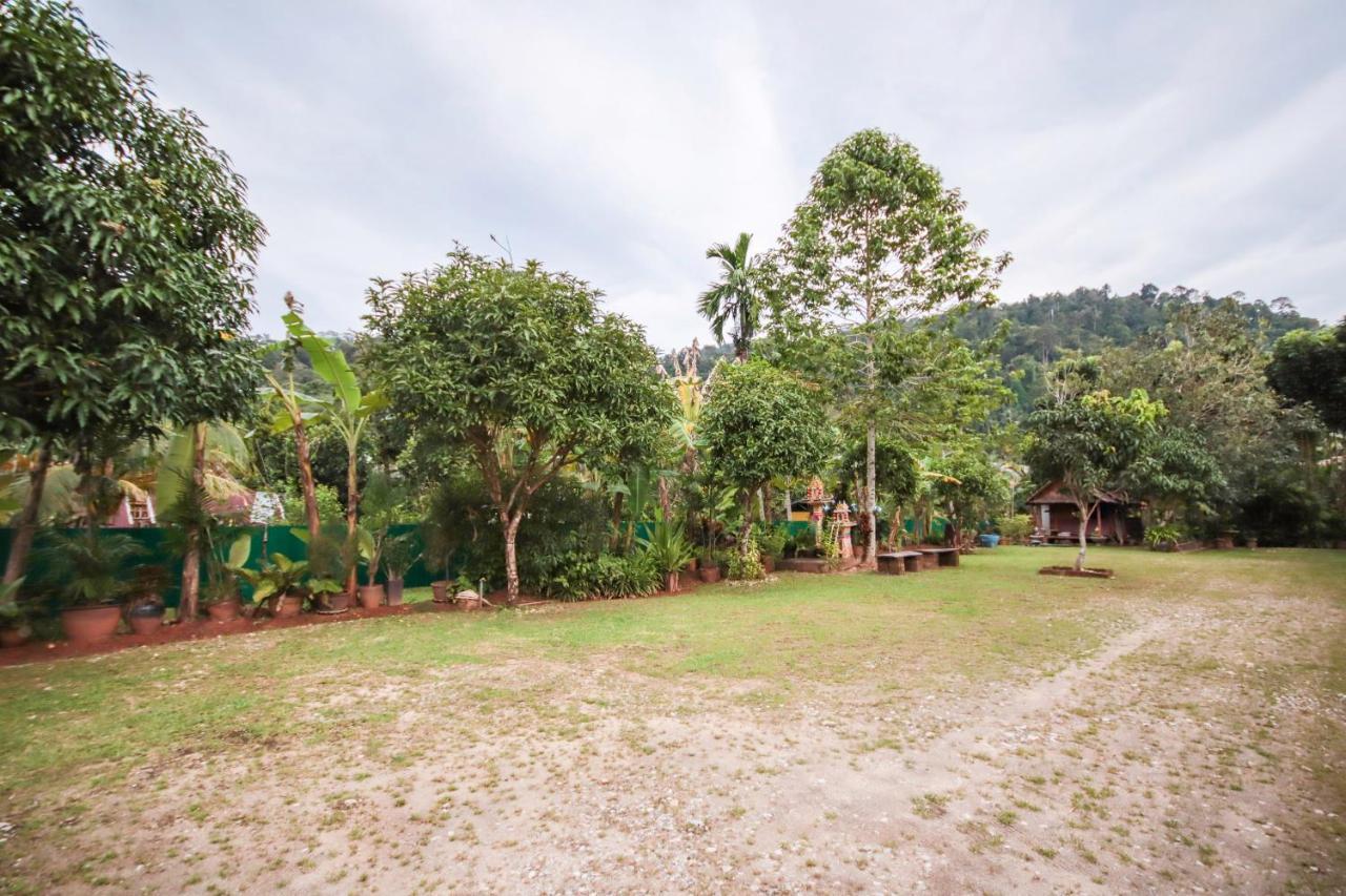 Oyo 75312 Banana Lodge Khao Lak Buitenkant foto
